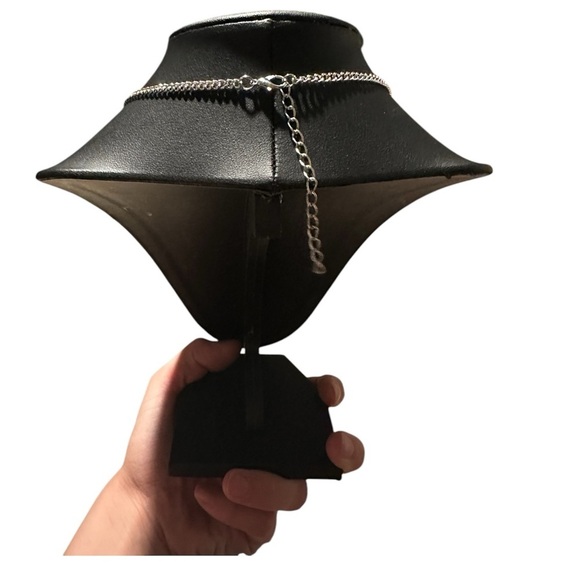 Elegant Gold Necklace with Amber Accents - Picture 3 of 3